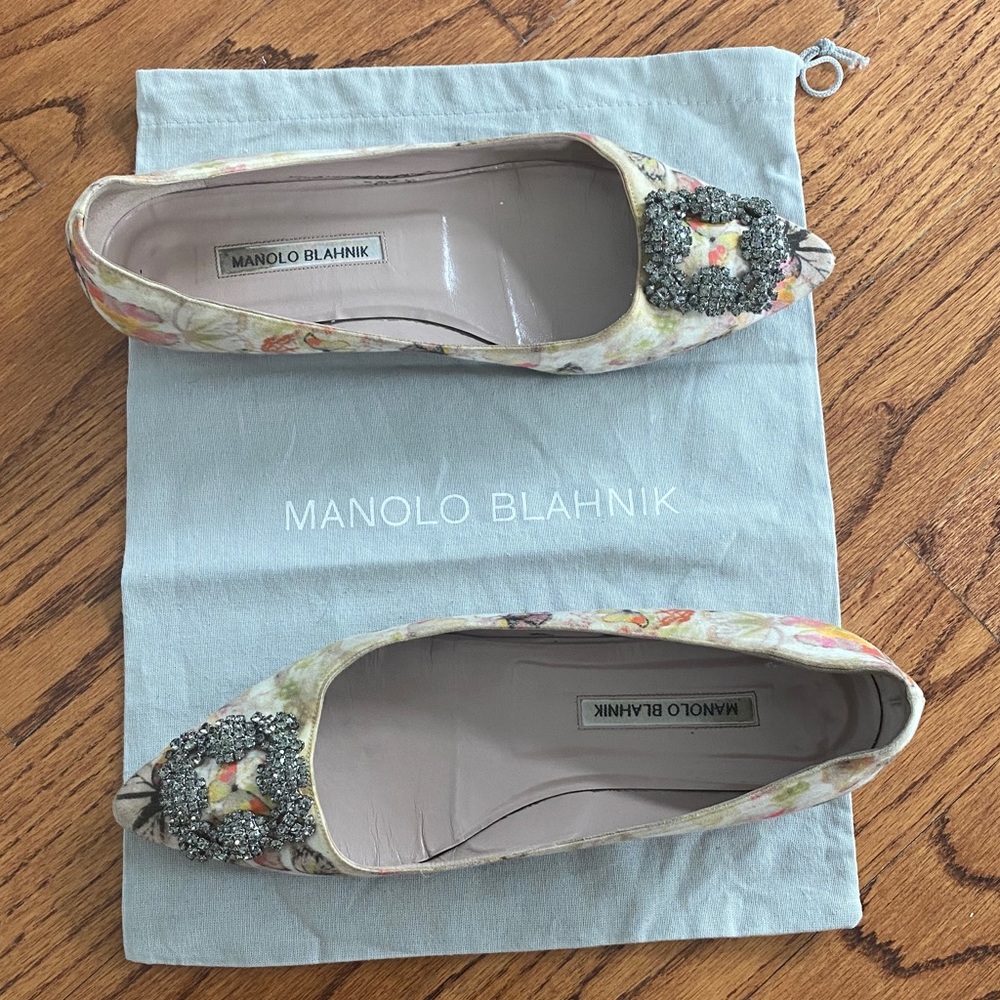 MANOLO BLAHNIK Crystal-Buckle Satin Flat